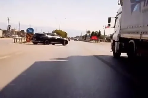 Kırmızı ışık ihlali yapan cipe motosiklet çarptı: Ölümden döndü