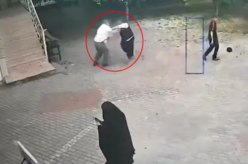 Cami avlusunda imam ve müezzin birbirine girdi!