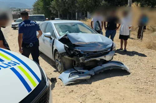İnegöl’de Kafa Kafaya Kaza! 2 Kişi Hastaneye Kaldırıldı
