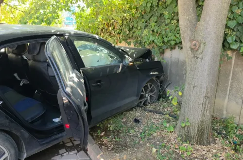 İnegöl’de Sürücü Pedalları Karıştırdı! Hastaneye Kaldırıldı