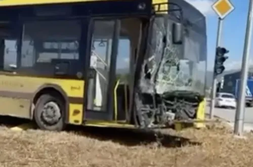 Yolcular ölümden döndü! Bursa’da otobüs yoldan çıktı
