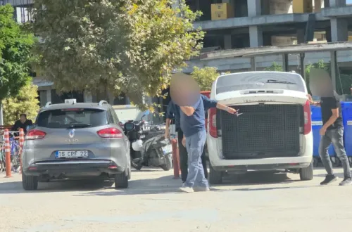 İnegöl’de mezarlıkta baltalı kavga!