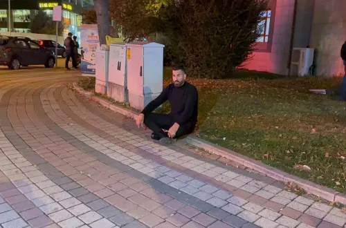 İnegöl'de kaldırıma oturup “adalet” isteyen vatandaş konuştu