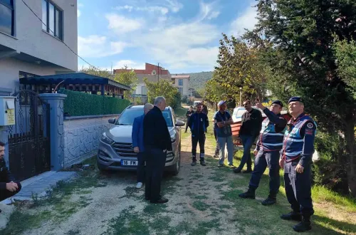Bursa’da çatıya çıkıp yıkıma direndi...Mudanya’da gergin bekleyiş