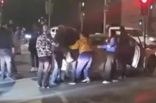 Gece yarısı iki aile birbirine girdi!