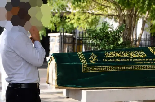 Cenazede Alışılmışın Dışında Görüntüler! Herkes Bunu Konuşuyor
