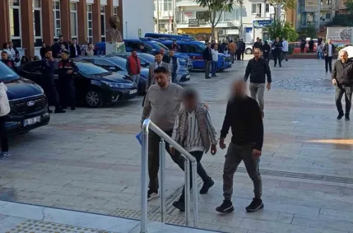 Sevgilisinin evinde eşiyle karşılaştı! Ortalık karıştı
