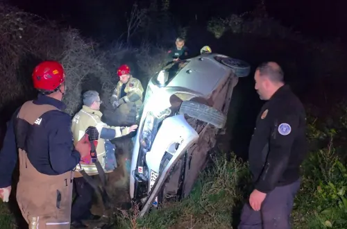 İnegöl’de virajı alamayan otomobil takla attı