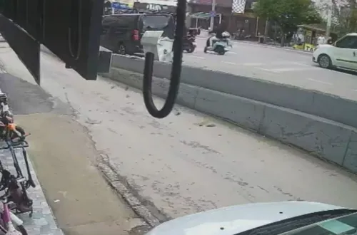 Bursa'da dehşete düşüren kaza! Hem yaya hem sürücü hastaneye kaldırıldı