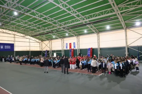 Bursa'da yüzlerce öğrenciye ücretsiz tenis eğitimi fırsatı