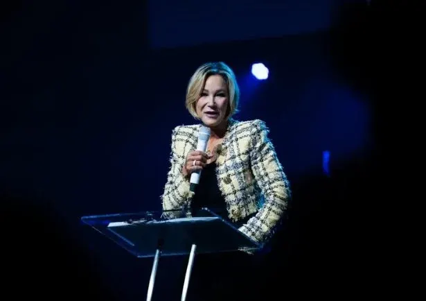 Paula White Kimdir? Trump’ın Ruhani Danışmanı ve Beyaz Saray’daki İnanç Ofisi’nin Başındaki İsim