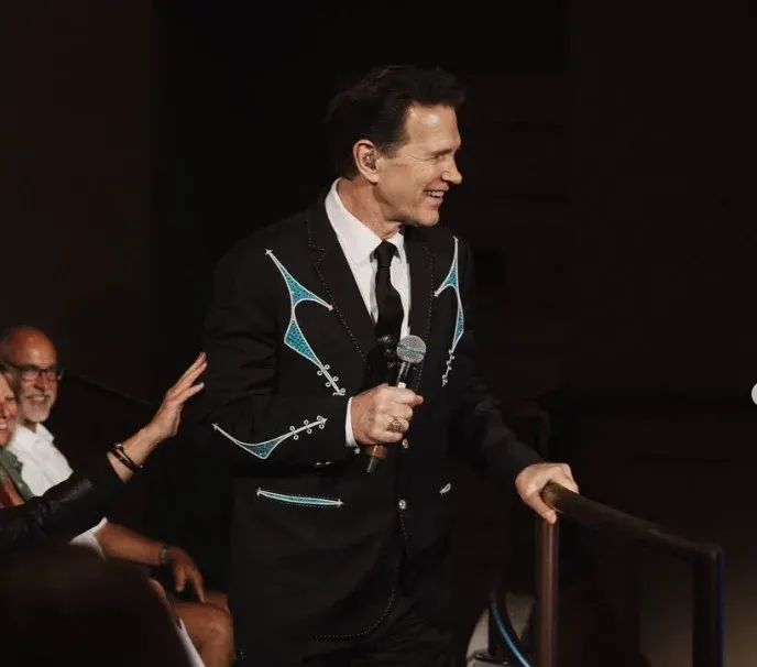 Ünlü sanatçı Chris Isaak duyurdu! Türkiye'ye geliyor