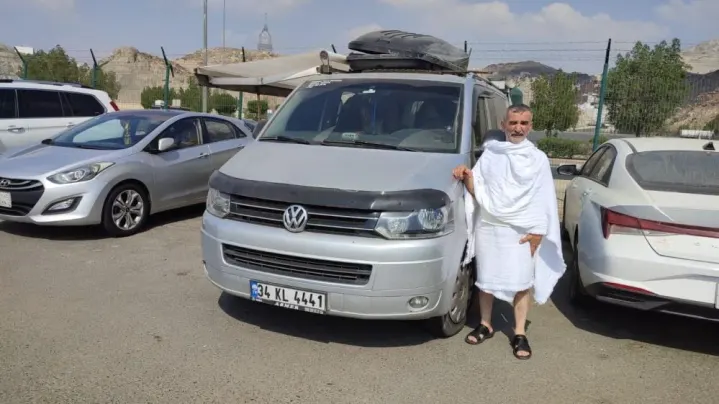 İnegöllü emekli şoför karavanıyla Mekke’ye umreye gitti