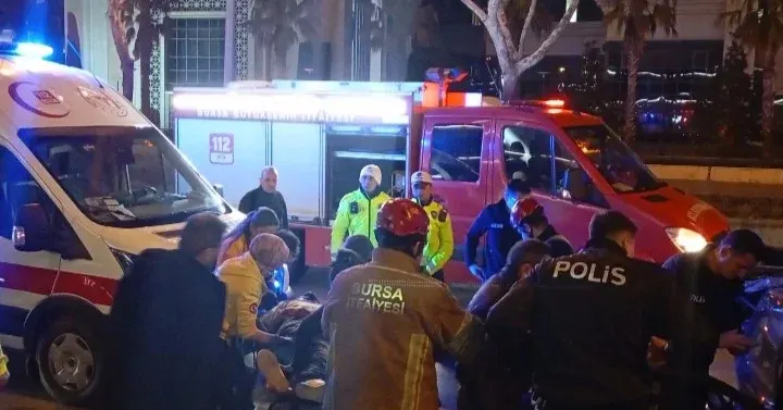 Otomobil tırın altına girdi! Sürücü ağır yaralı