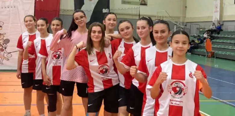 Liselerarası Futsal’da İnegöl Rüzgarı Esti Liselerarası Futsal’da İnegöl Rüzgarı Esti