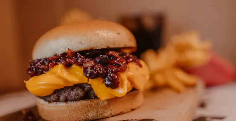 Asırlık fast-food devi satılıyor!