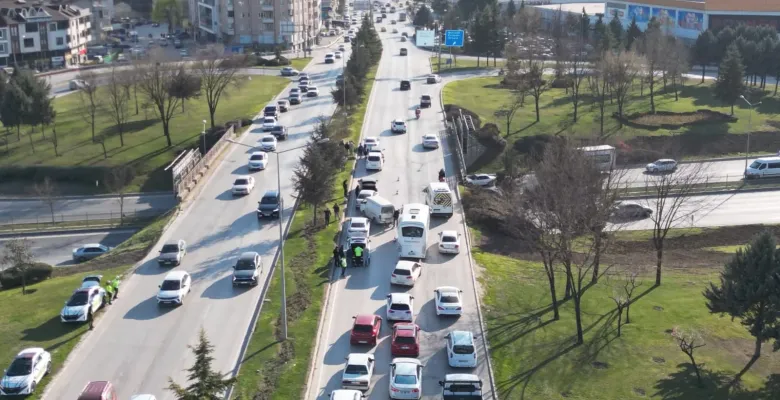 İnegöl’de Zincirleme Kaza Trafik Kilitlendi