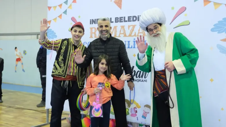 Teravihten orta oyununa... İnegöl’de Ramazan geceleri dolu dolu yaşanıyor!