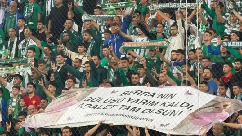 Bursaspor taraftarları Berra için pankart açtı