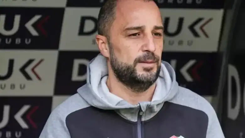 Bursaspor'da Teknik Direktör Adem Çağlayan İstifa Etti