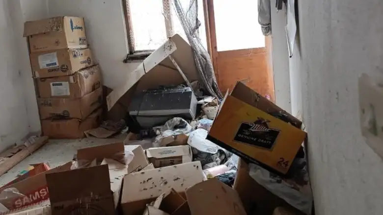 Çöplüğe dönen ev için mahkemeden flaş karar!