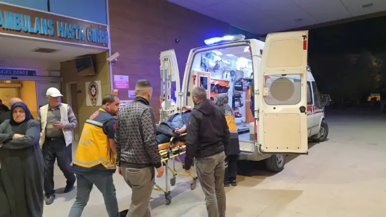 İnegöl’de kamyonet ile motosiklet çarpıştı: 1 yaralı