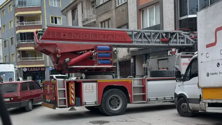 İnegöl’de evde mahsur kalan yaşlı kadın itfaiye ekipleri tarafından kurtarıldı