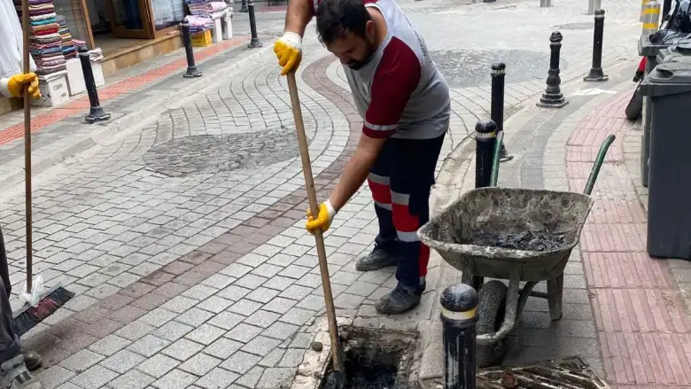 İnegöl Belediyesi’nden örnek destek: Rögar temizliklerinde BUSKİ’ye katkı