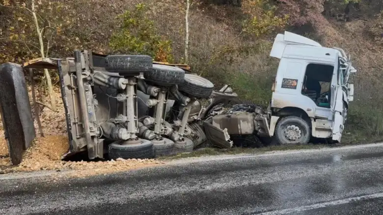 Aynı yerde iki farklı kaza! 1'i bebek 3 yaralı