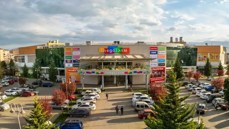 İnegöl AVM’de Kasım Coşkusu: Çocuklara Ücretsiz Atölye ve Sihirbaz Gösterisi