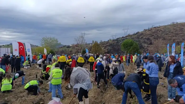 Bursa'da yeliş vatan seferberliği; Binlerce fidan toprakla buluştu