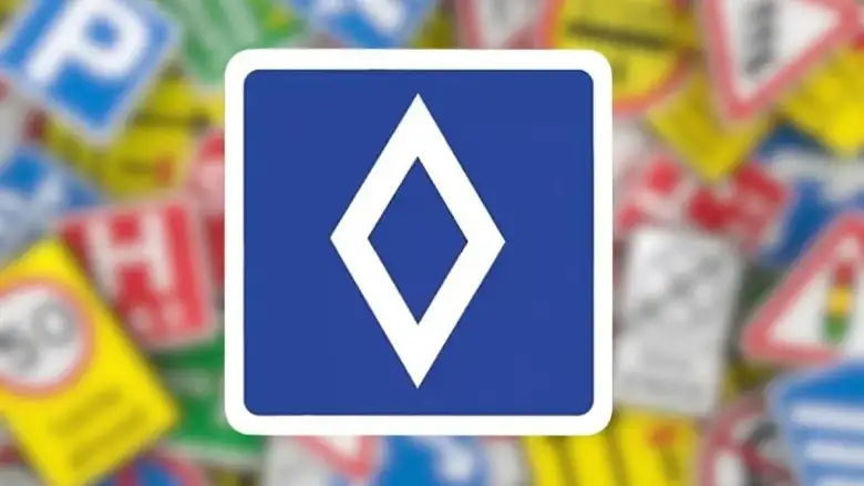 Avrupa’da Yaygınlaşan Baklava Dilimli Trafik Levhası: Peki Türkiye’ye Geliyor Mu?