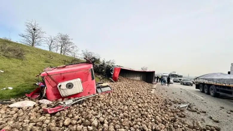 Feci kaza yolu kilitledi! 1'i ağır çok sayıda yaralı var