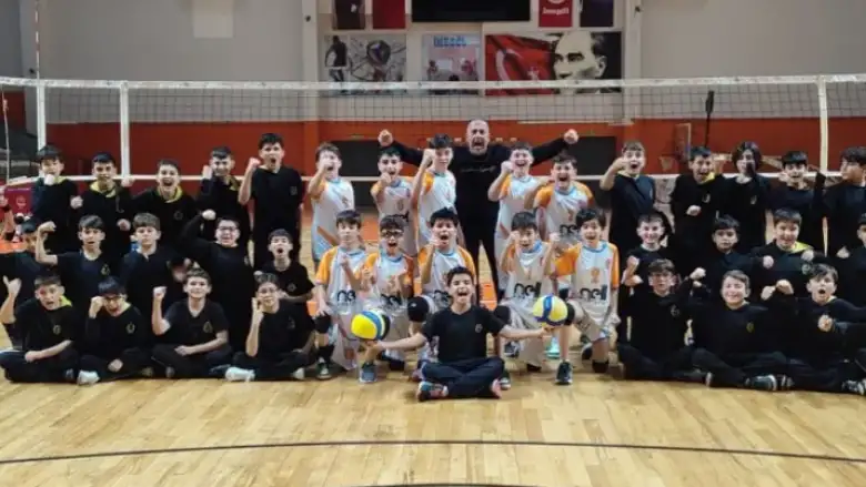 Gaziosmanpaşa İHO’nun Küçük Erkekler Voleybol Takımı Final Yolunda