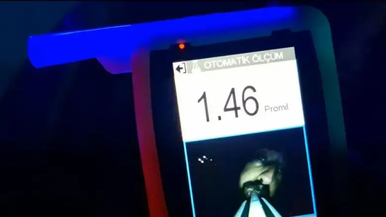 Alkollü şoför ortalığı birbirine kattı!