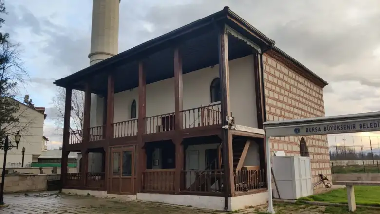 İnegöl’de tarihi camide şadırvan ve tuvalet krizi