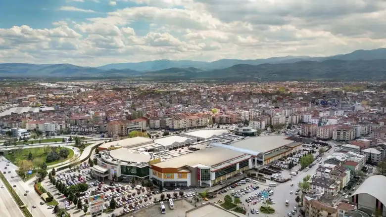 İnegöl AVM’de Sevgililer Günü için müzik ve kahve hediyesi