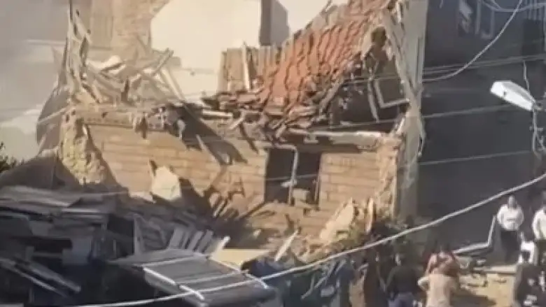 Metruk bina yerle bir oldu