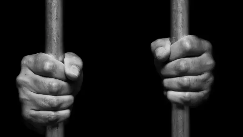 Yapay zeka yüzünden 27 ay hapis cezası aldı!