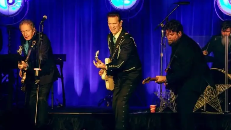 Ünlü sanatçı Chris Isaak duyurdu! Türkiye'ye geliyor