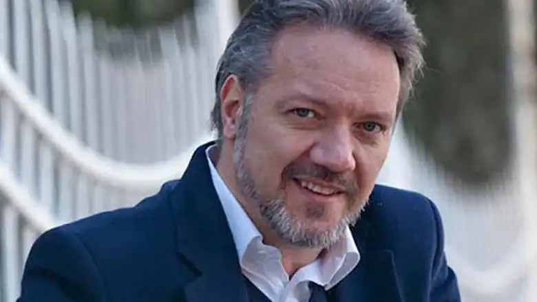 Arka Sokaklar’a Emekli Başsavcı Fevzi rolüyle Murat Serezli