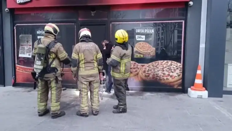 Eski çalışan pizza zincirini kundakladı!