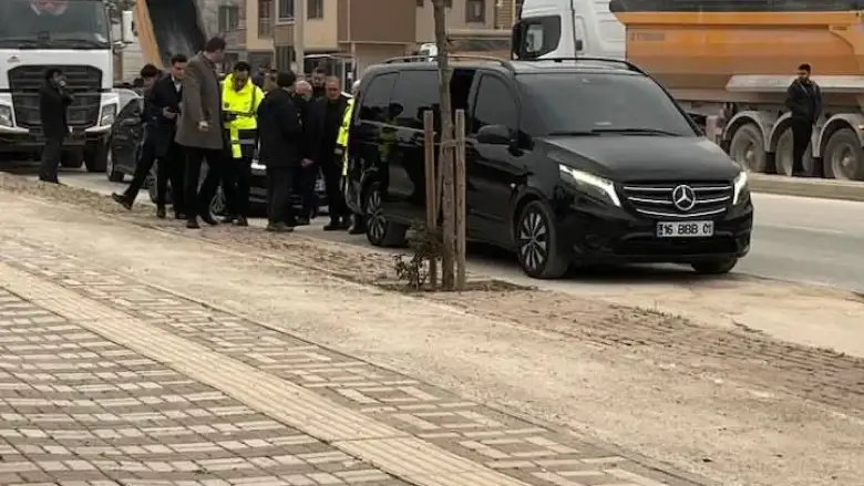 Bozbey İnegöl'de o caddeyi yerinde inceledi