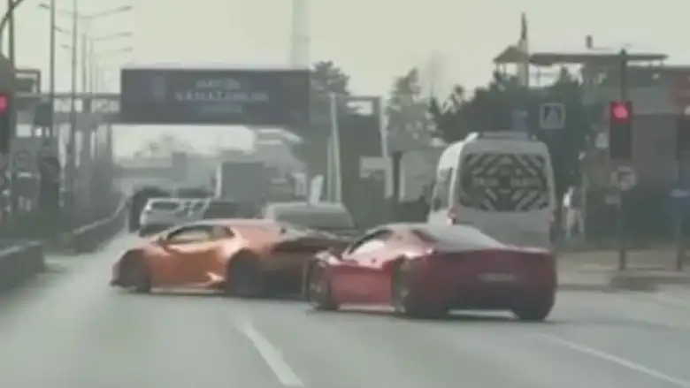 Polis kural tanımayan Ferrari ve Lamborghini sürücülerini affetmedi