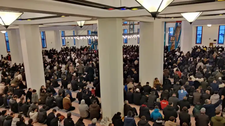 İnegöl’de binlerce kişi Ramazan Bayramı namazında buluştu