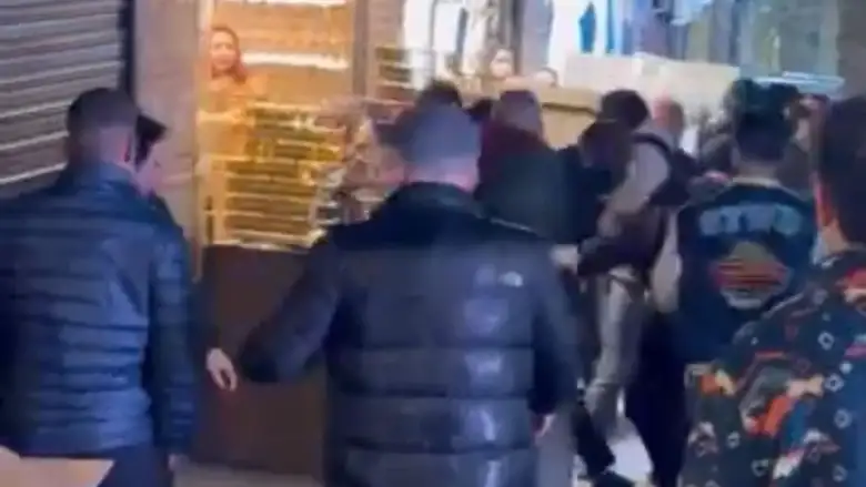 Kapalı Çarşı’da meydan muharebesi... Onlarca kişi birbirine girdi