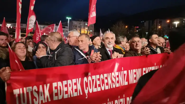 CHP İnegöl’den kelepçeli protesto! “Gelin bizi de alın”