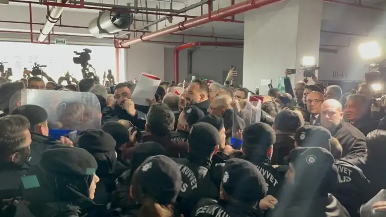 Büyükşehir Belediye Meclisi'nde seçim öncesi gerginlik!