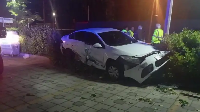 Feci kazada 2 araç pert oldu!