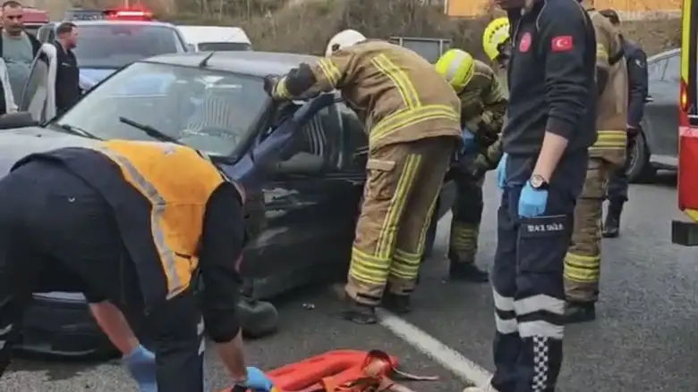İnegöl’de can pazarı! Araçta sıkıştılar